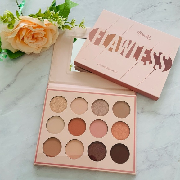 "Classic Multi-Color Eyeshadow Palette: Timeless Elegance and Lasting Beauty" - Picture 2 of 5